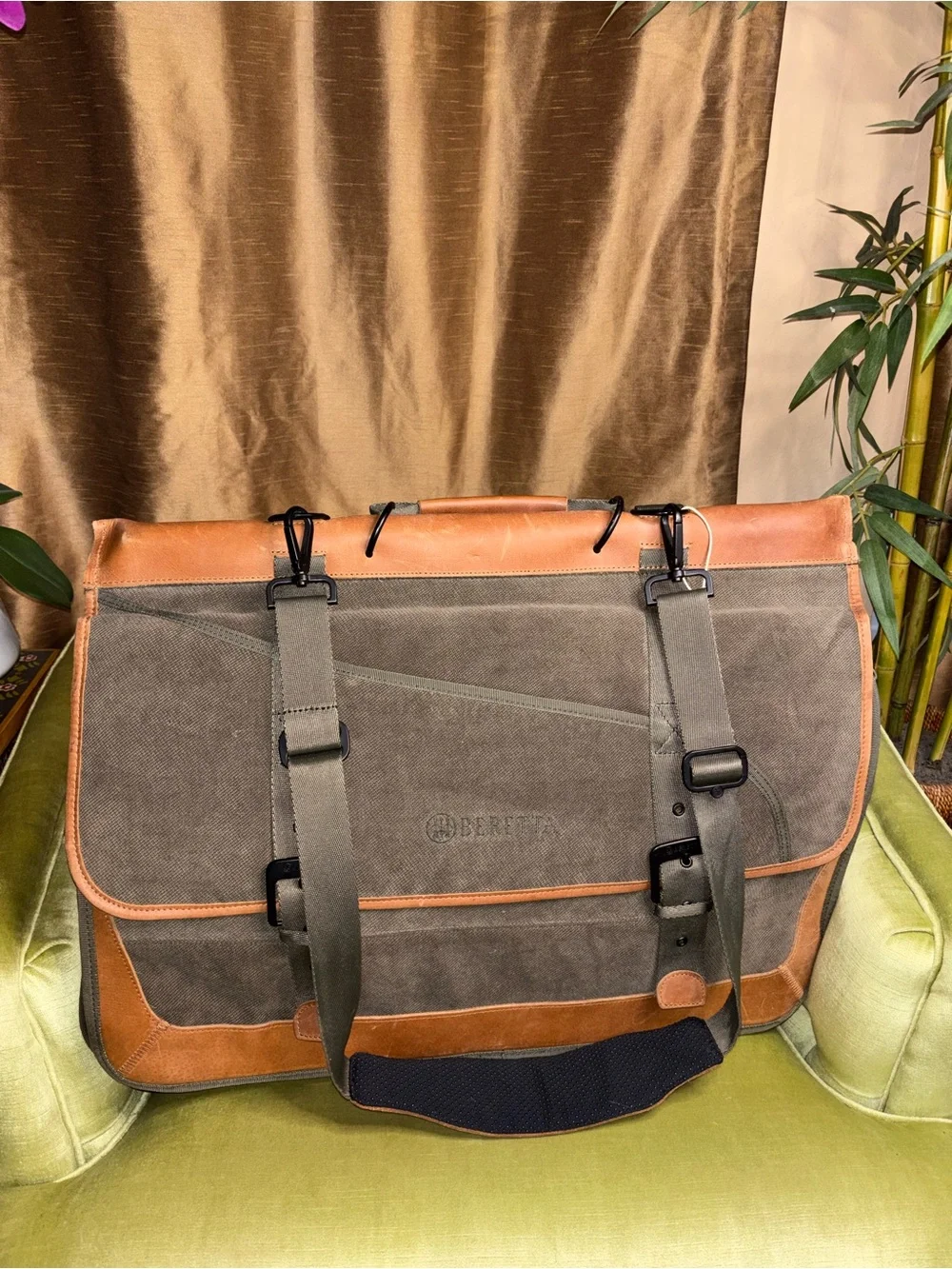 Beretta XLarge Travel Shoulder Bag Tan Velveteen & Leather Trim 25”X18”X10”